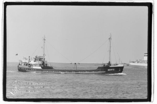 Bertz ex Pavo (1941), Frachtschiff, B. Schepers, Haren, Bau-Nr. 430