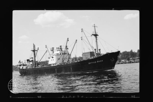 Botilla Russ (1955), Frachtschiff, Hamburg.- Schiffahrt-u. Assekuranz-Ges. E. Russ & Co., Hamburg, Bau-Nr. 575