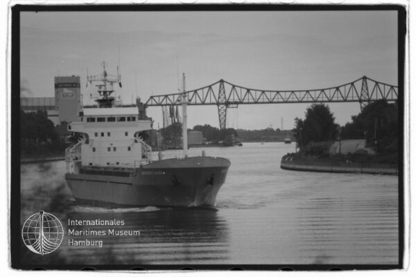 Bremer Flagge ex Schwinge (1977), Frachtschiff, J. E. Ahrens KG, Bremen, Bau-Nr. 13